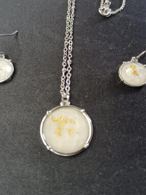 White necklace and earrings with peach design 11"